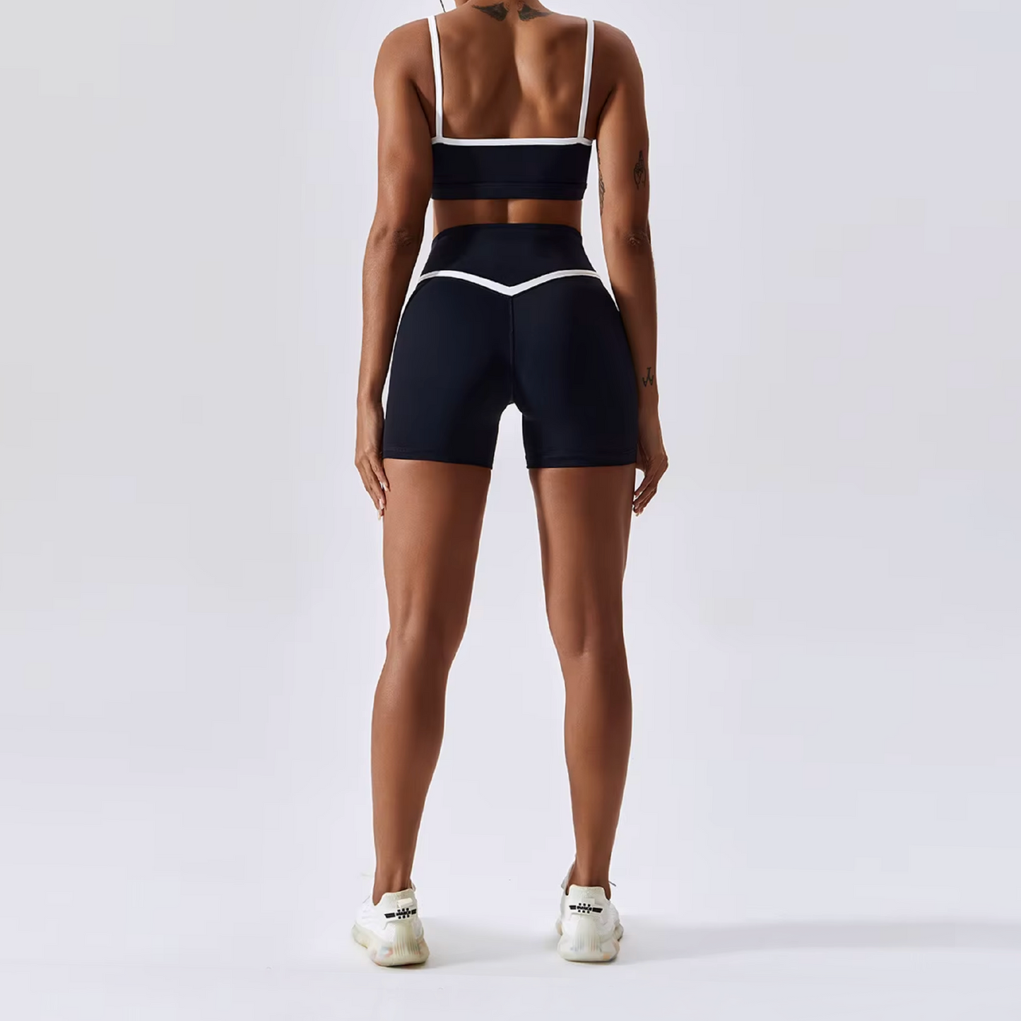 Glowy short v-cut black