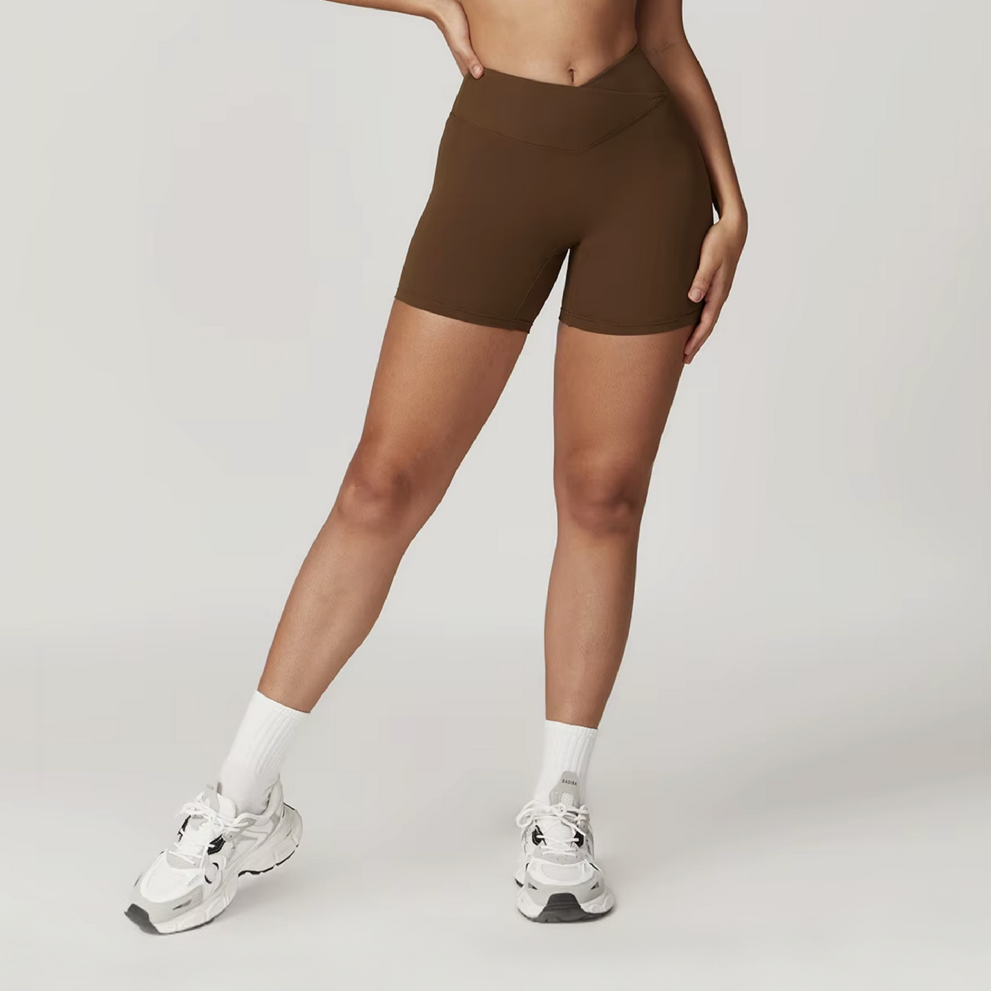 Velza short v-cut walnut