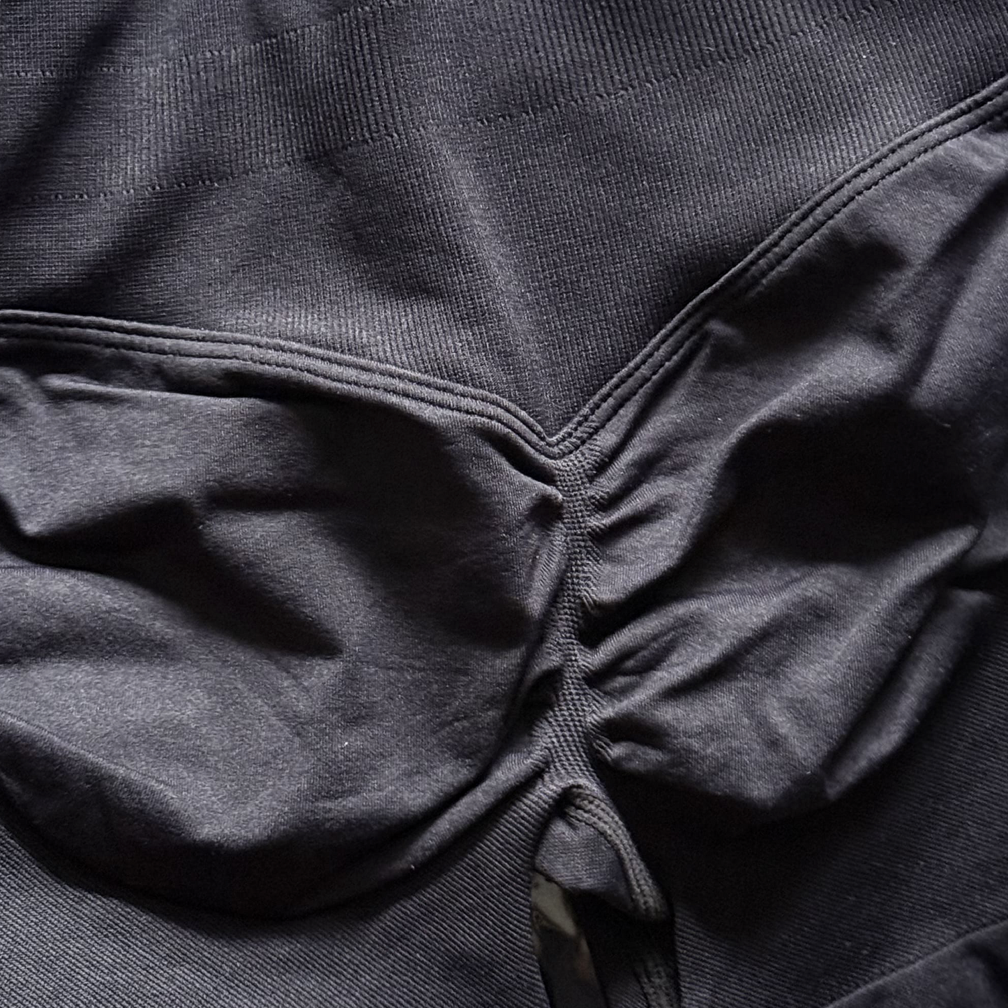 Shape licra scrunch black