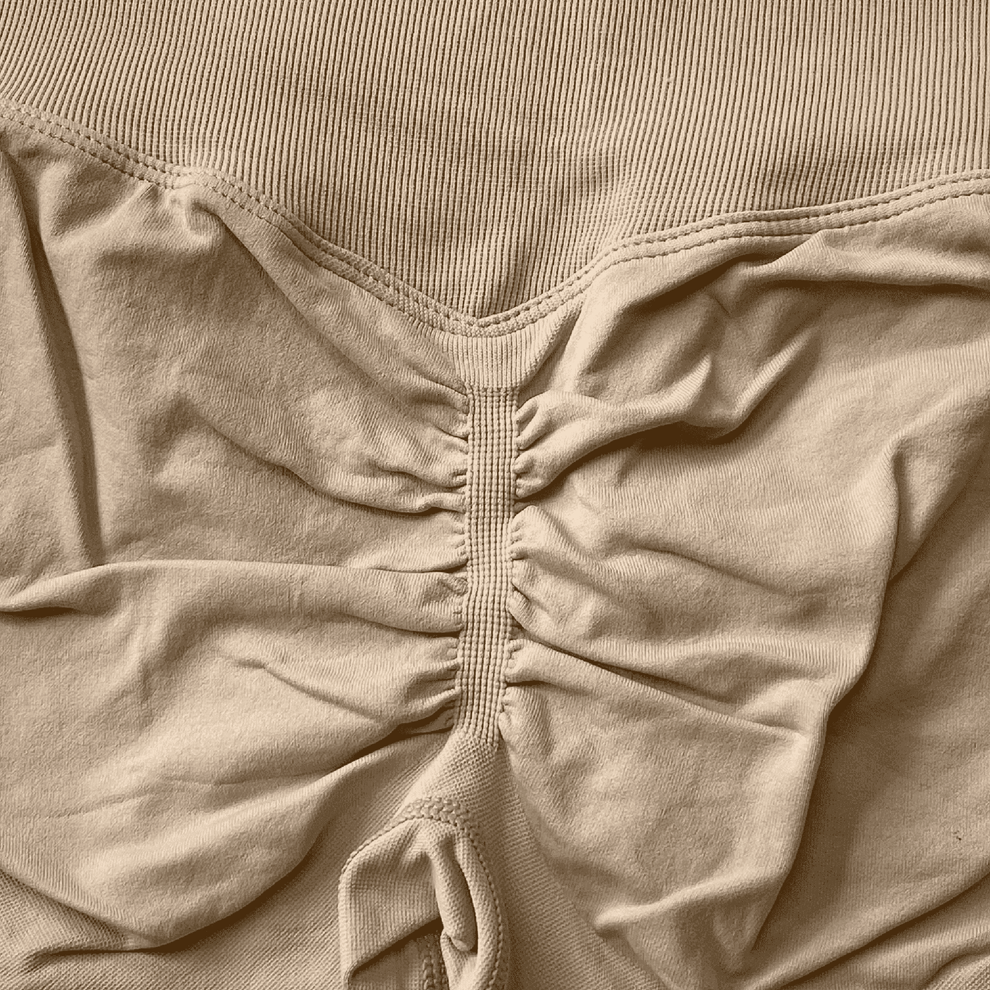 Sculpt short scrunch peanut