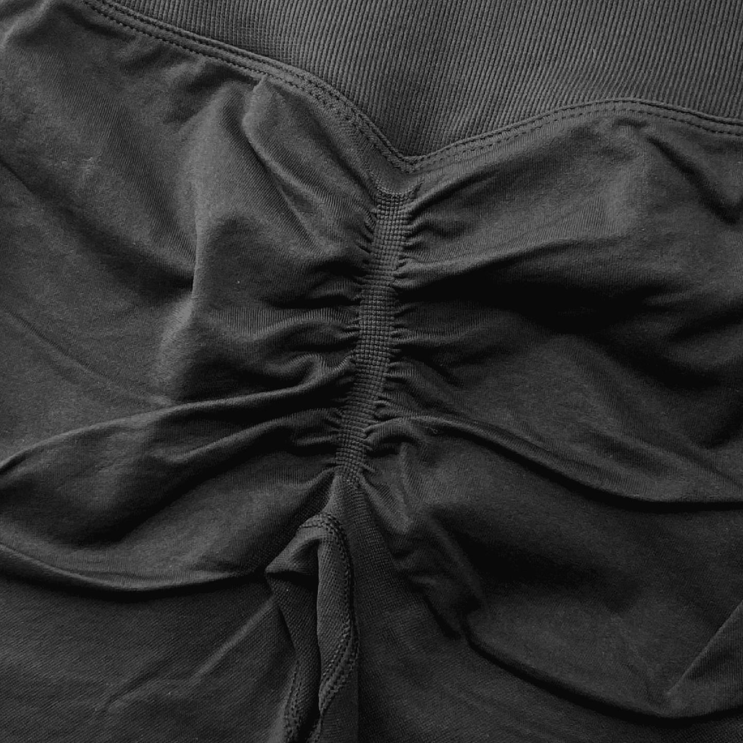 Sculpt short scrunch black