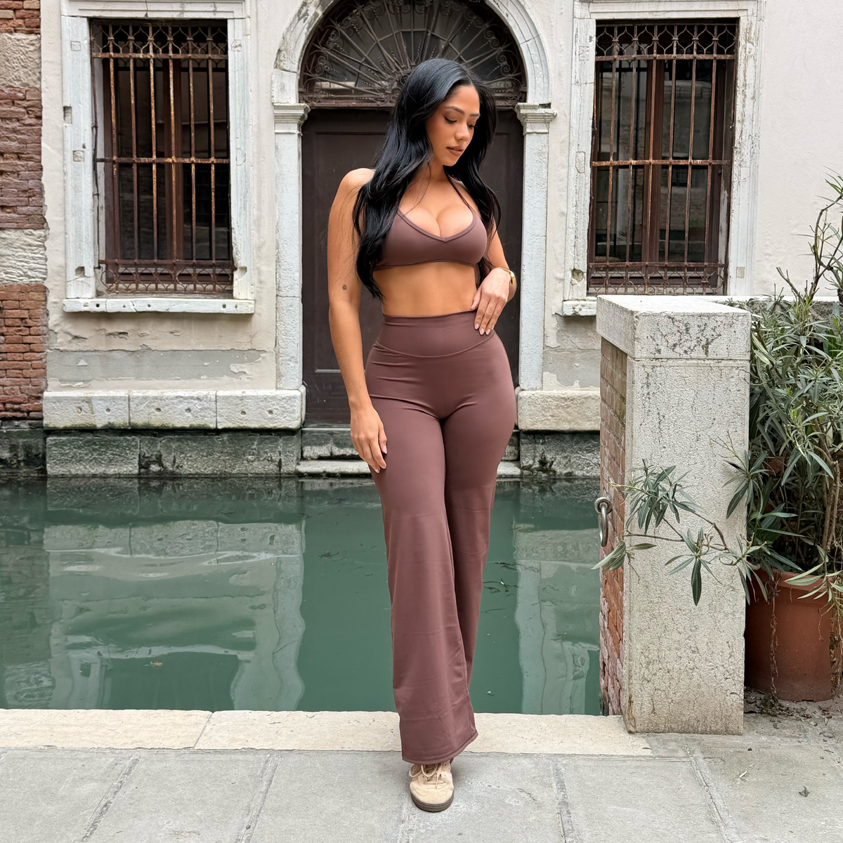 Aura crop mocha
