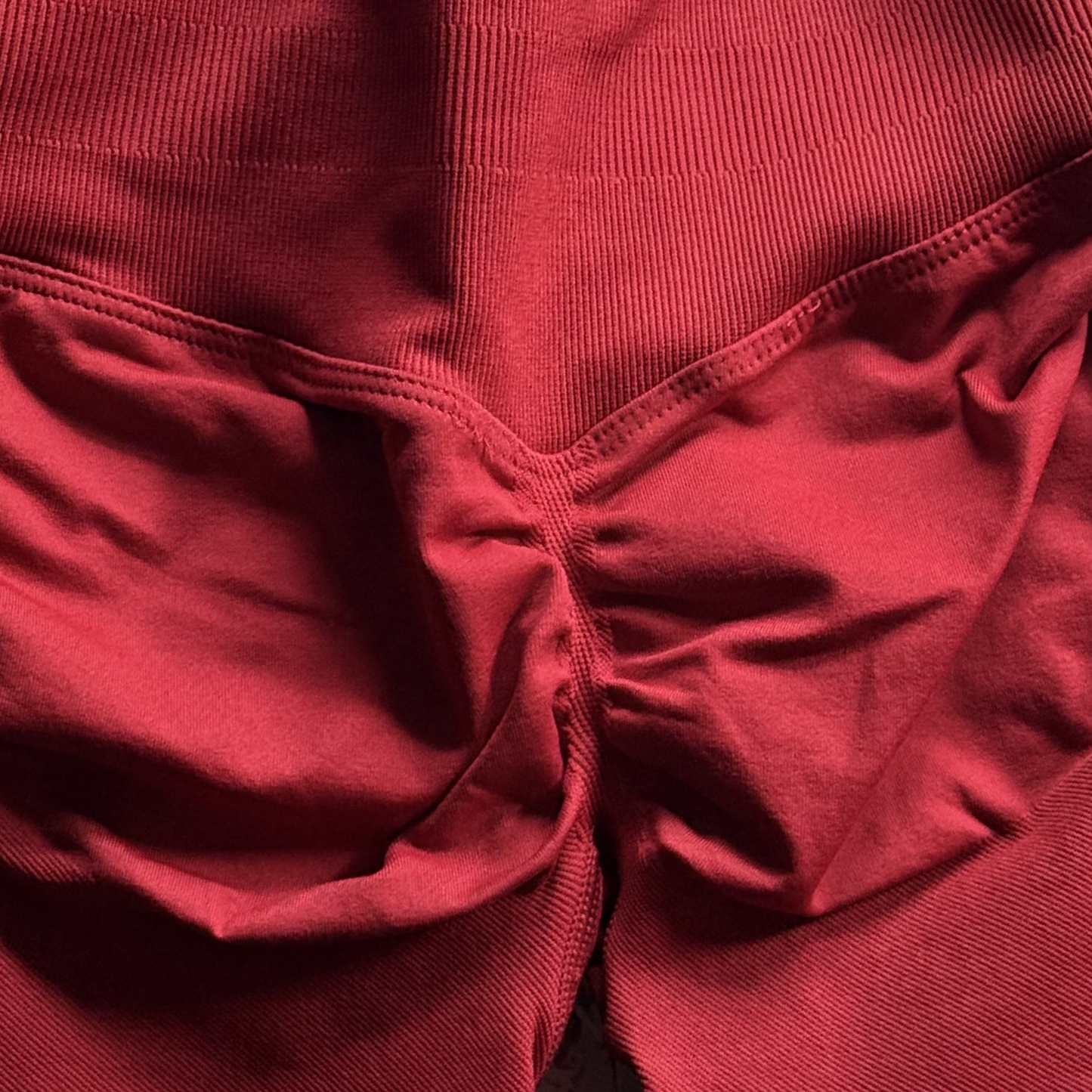 Shape licra scrunch rubí