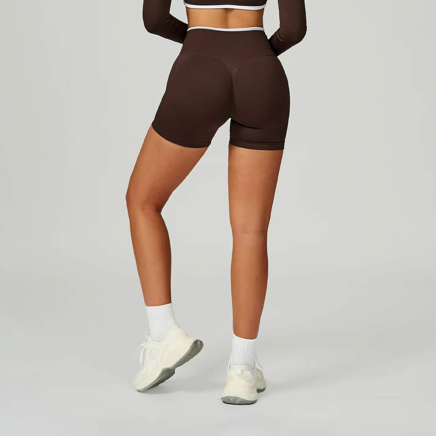 Outline short scrunch dark chocolate